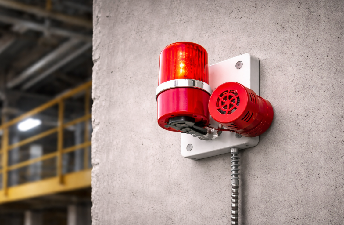 Rola wizualnych systemów ostrzegawczych w zakładach przemysłowych