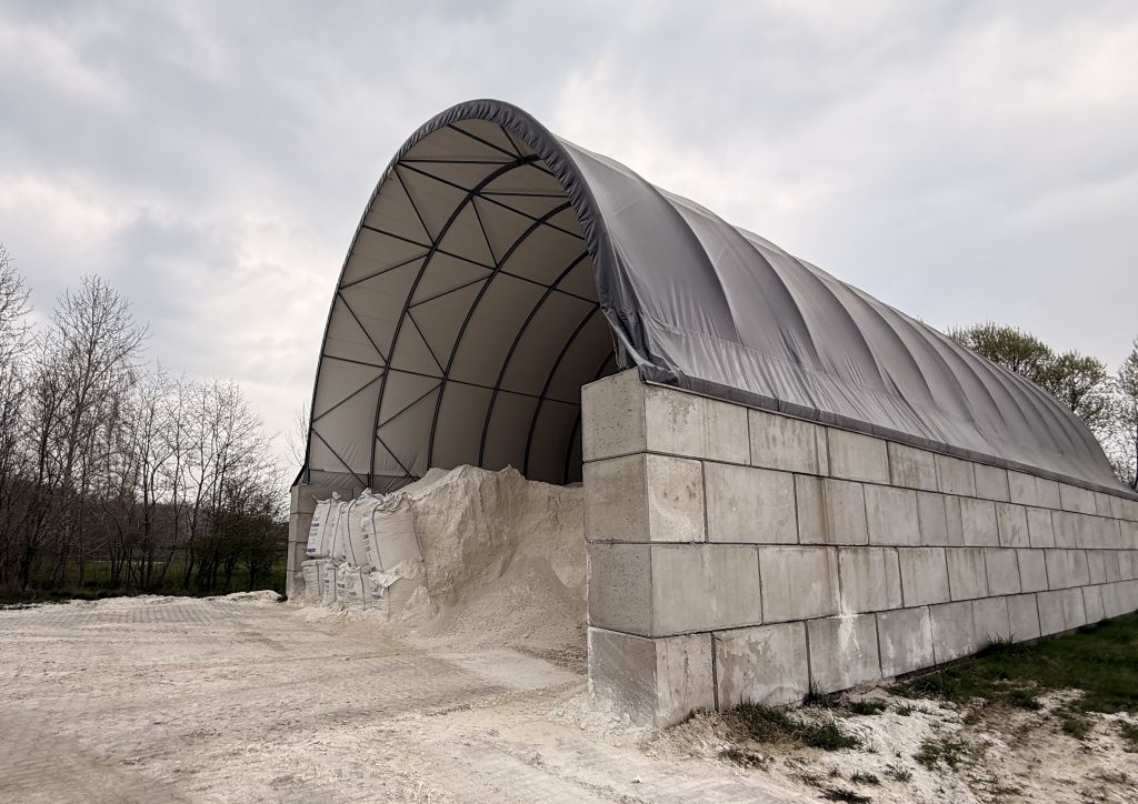 hala namiotowa do przechowywania materiałów sypkich